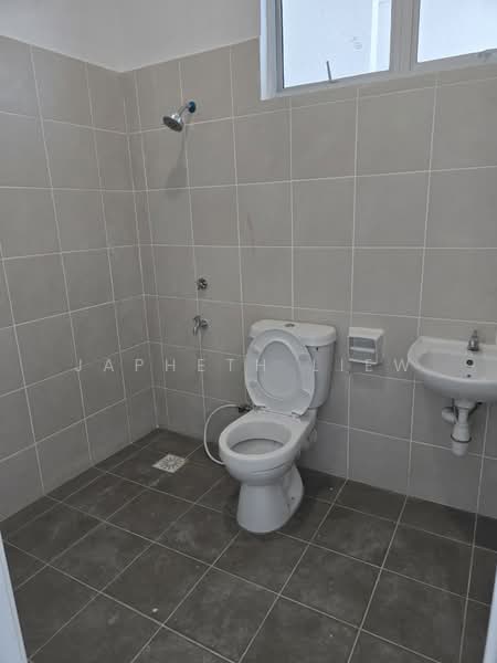 Pangsapuri untuk Disewa di Residensi Menggatal - Japheth Liew - Bathroom - PropertyGuru.com.my