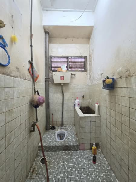 1-storey Terraced House for Sale in Taman Maluri (Cheras) - Ken Lew - Bathroom - PropertyGuru.com.my