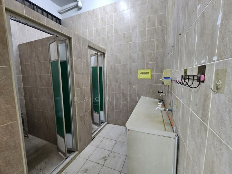 Kedai untuk Dijual di Taman Mount Austin (Tebrau) - Ryon Teh - Bathroom - PropertyGuru.com.my