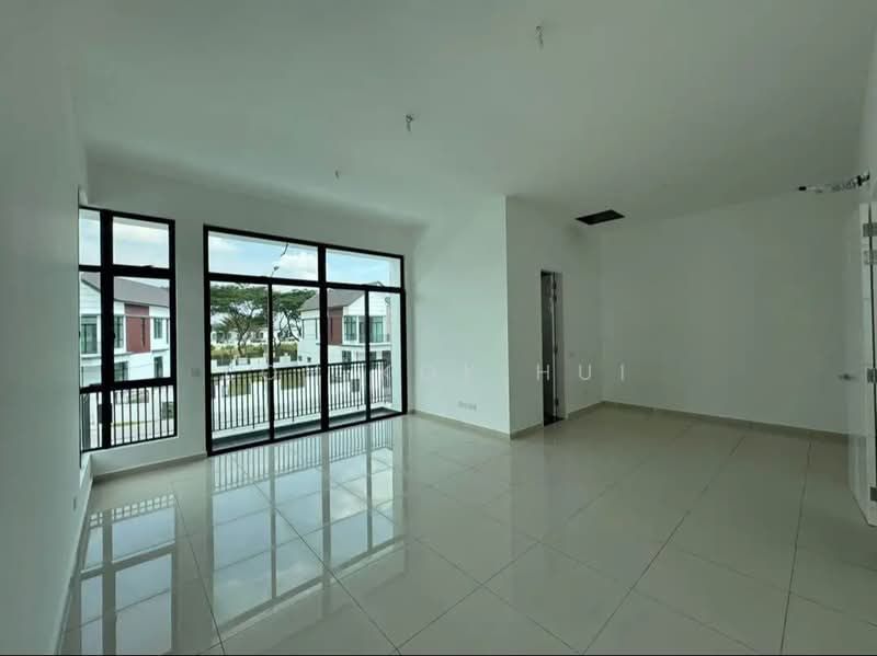 Rumah Berkembar untuk Dijual di Setia Eco Gardens (Gelang Patah) - Loh Kok Hui - Living Room - PropertyGuru.com.my