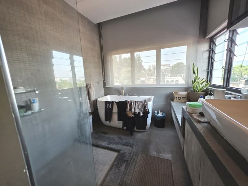 Rumah Teres 3 Tingkat untuk Dijual di Taman Desa Aman (Cheras) - Ken Lew - Bathroom - PropertyGuru.com.my