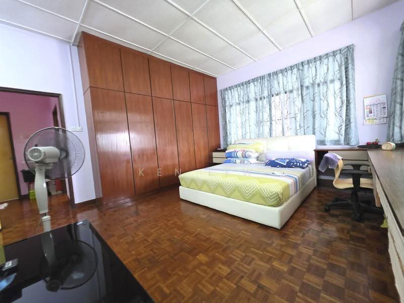 Bungalow House untuk Dijual di Taman Taynton View (Cheras) - Ken Lew - Bedroom - PropertyGuru.com.my