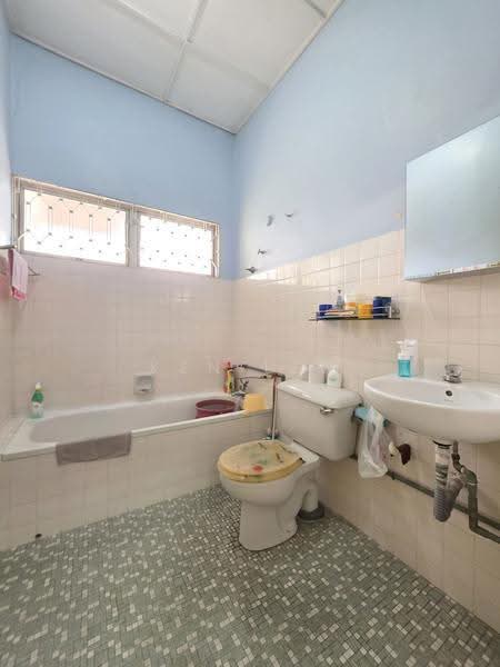 Bungalow House untuk Dijual di Taman Taynton View (Cheras) - Ken Lew - Bathroom - PropertyGuru.com.my
