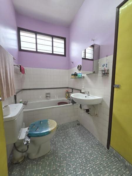 Bungalow House untuk Dijual di Taman Taynton View (Cheras) - Ken Lew - Bathroom - PropertyGuru.com.my