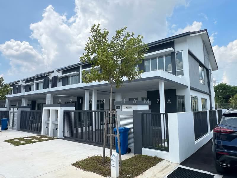 Rumah Teres 2 Tingkat untuk Dijual di Amverton Hills (Sungai Buloh) - Razlan Hamzah - Exterior - PropertyGuru.com.my