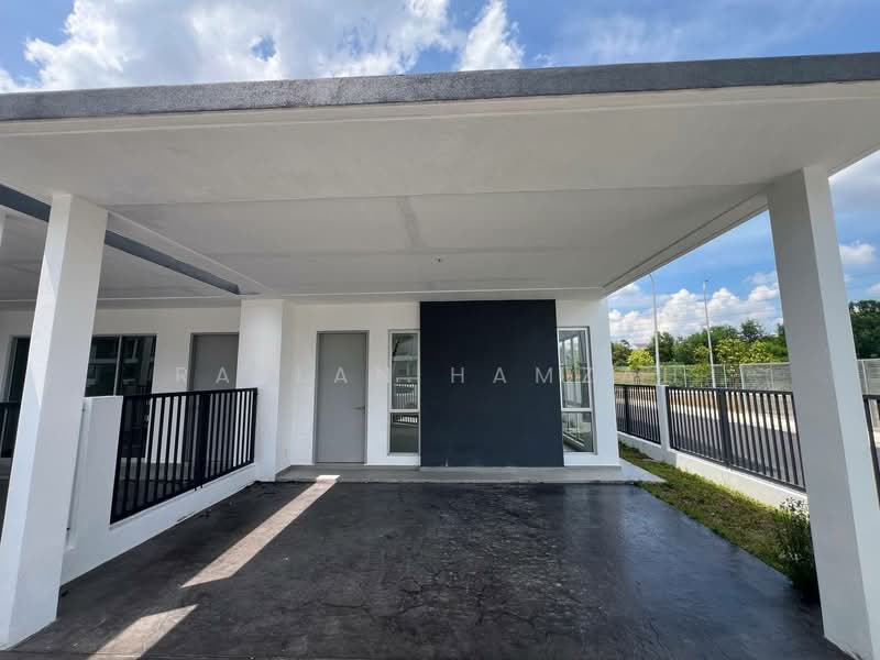 Rumah Teres 2 Tingkat untuk Dijual di Amverton Hills (Sungai Buloh) - Razlan Hamzah - Exterior - PropertyGuru.com.my