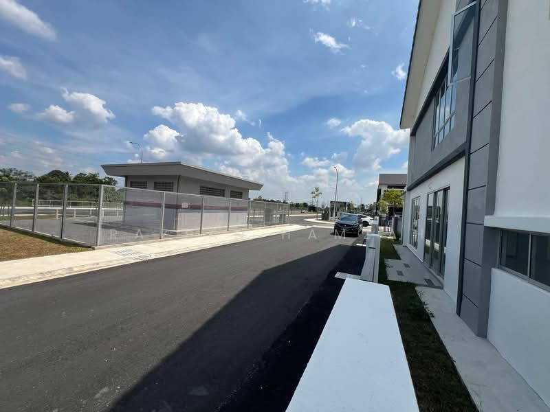 Rumah Teres 2 Tingkat untuk Dijual di Amverton Hills (Sungai Buloh) - Razlan Hamzah - Exterior - PropertyGuru.com.my