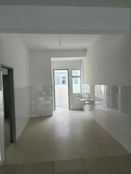 Rumah Teres 2 Tingkat untuk Dijual di Amverton Hills (Sungai Buloh) - Razlan Hamzah - Kitchen - PropertyGuru.com.my