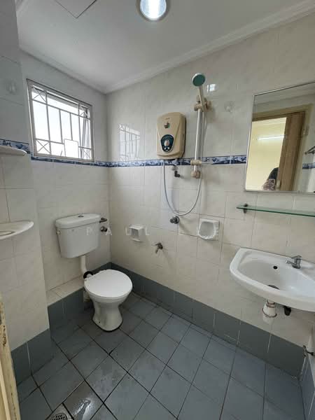 Apartment for Sale at Pangsapuri Jati 2 - Paul Lee - Bathroom - PropertyGuru.com.my