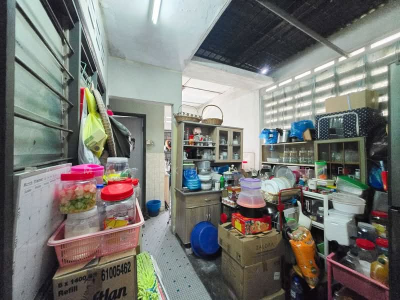 Semi-Detached House for Sale in Petaling Jaya (Selangor) - Ahmad Ikhwan Arif - Kitchen - PropertyGuru.com.my