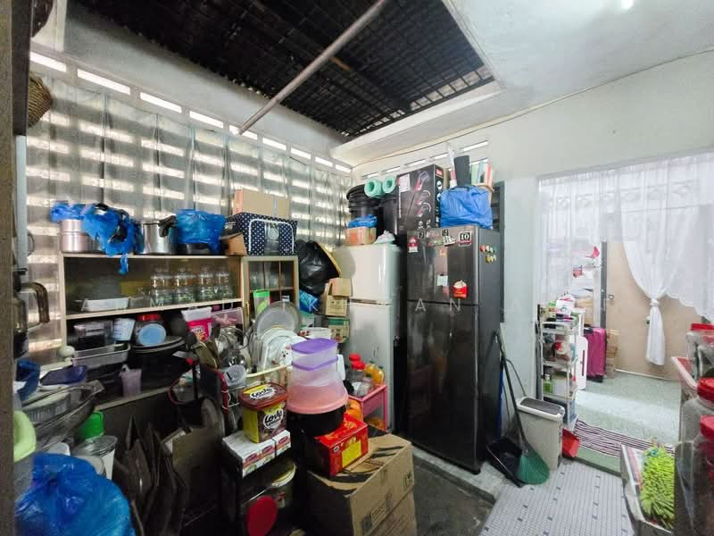 Semi-Detached House for Sale in Petaling Jaya (Selangor) - Ahmad Ikhwan Arif - Kitchen - PropertyGuru.com.my