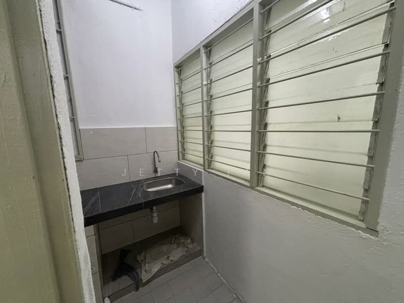Pangsapuri untuk Disewa di Taman Lembah Maju 600 Apartment - Jetty Tan - Interior - PropertyGuru.com.my