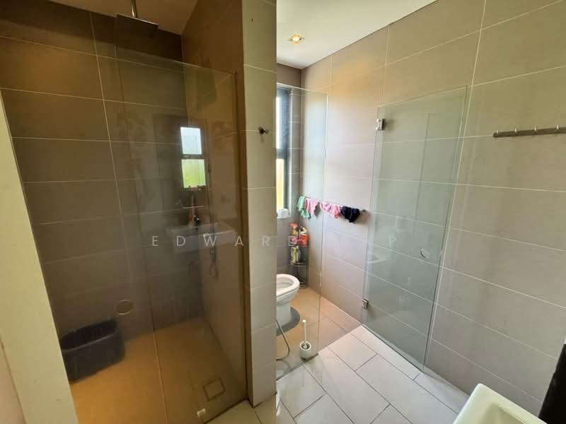 3-storey Terraced House for Sale in Lake Fields (Sungai Besi) - Edward Yap - Bathroom - PropertyGuru.com.my