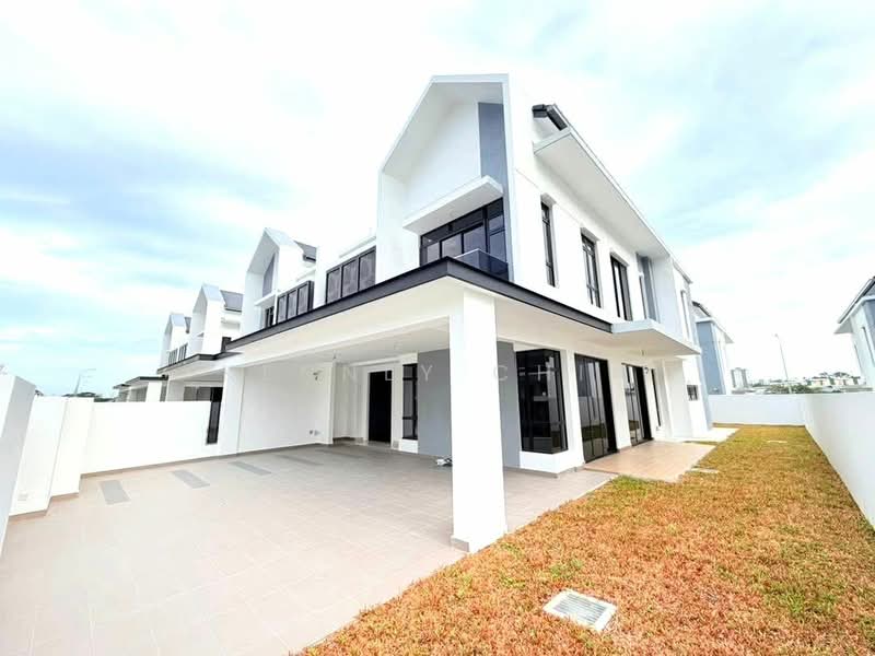 Rumah Berkembar untuk Dijual di Setia Tropika (Johor Bahru) - Kennly Chia - Exterior - PropertyGuru.com.my