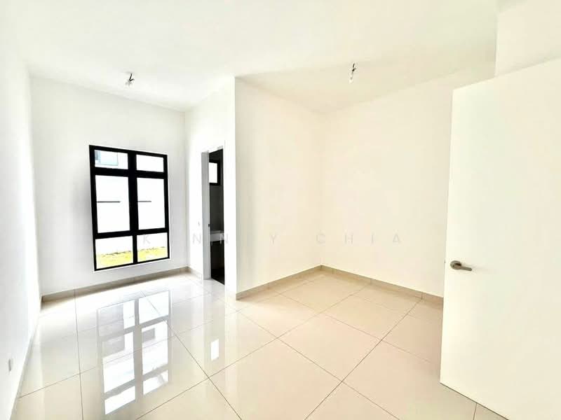Rumah Berkembar untuk Dijual di Setia Tropika (Johor Bahru) - Kennly Chia - PropertyGuru.com.my