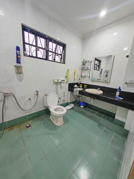 Bungalow for Sale in Bandar Putra (Kulai) - Eric Lu - Bathroom - PropertyGuru.com.my