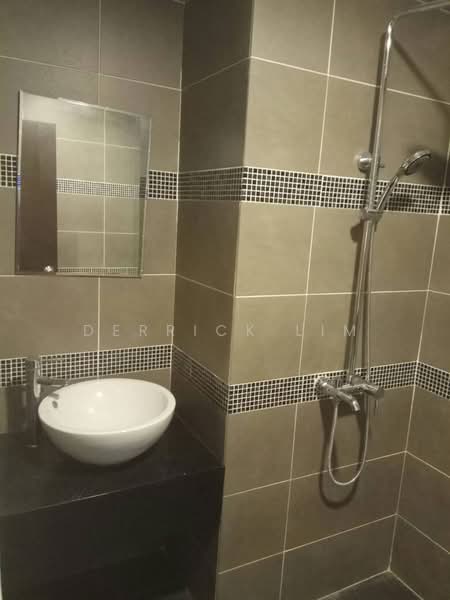 Servis Apartment untuk Dijual di D'Latour - Derrick Lim - Bathroom - PropertyGuru.com.my