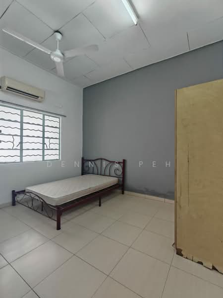 1-storey Terraced House for Rent in Taman Abad (Johor Bahru) - Dennis Peh - Bedroom - PropertyGuru.com.my