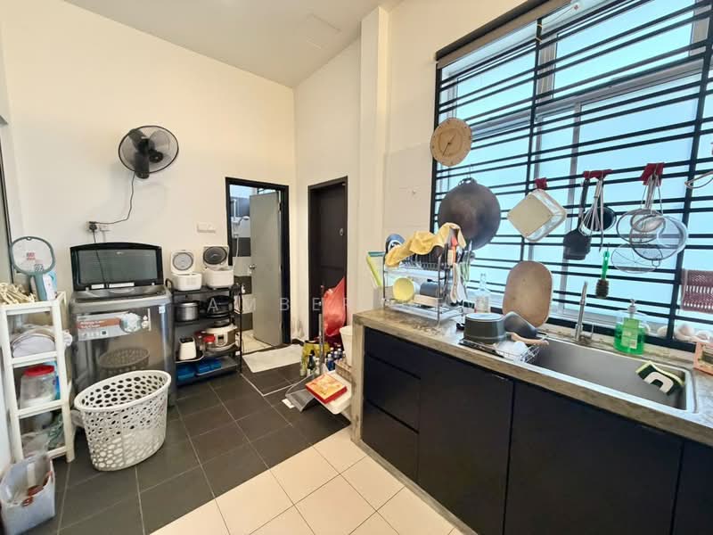 2-storey Terraced House for Sale in Taman Puteri Wangsa (Ulu Tiram) - Amber Hew - Kitchen - PropertyGuru.com.my