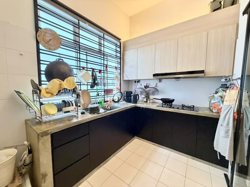 2-storey Terraced House for Sale in Taman Puteri Wangsa (Ulu Tiram) - Amber Hew - Kitchen - PropertyGuru.com.my