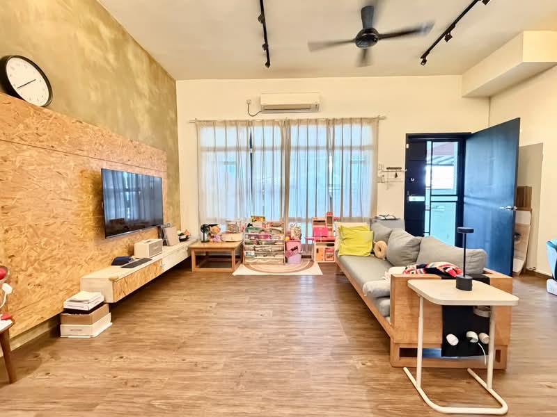 2-storey Terraced House for Sale in Taman Puteri Wangsa (Ulu Tiram) - Amber Hew - Living Room - PropertyGuru.com.my