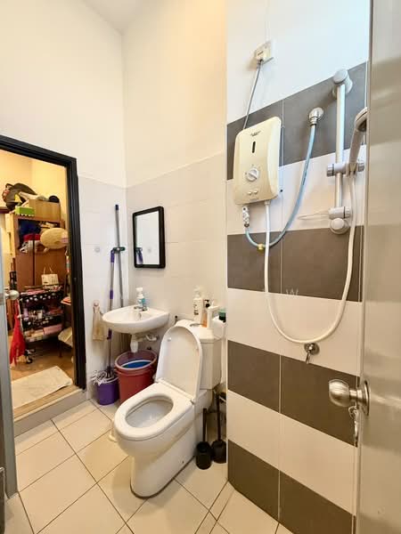 2-storey Terraced House for Sale in Taman Puteri Wangsa (Ulu Tiram) - Amber Hew - Bathroom - PropertyGuru.com.my