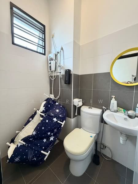 2-storey Terraced House for Sale in Taman Puteri Wangsa (Ulu Tiram) - Amber Hew - Bathroom - PropertyGuru.com.my