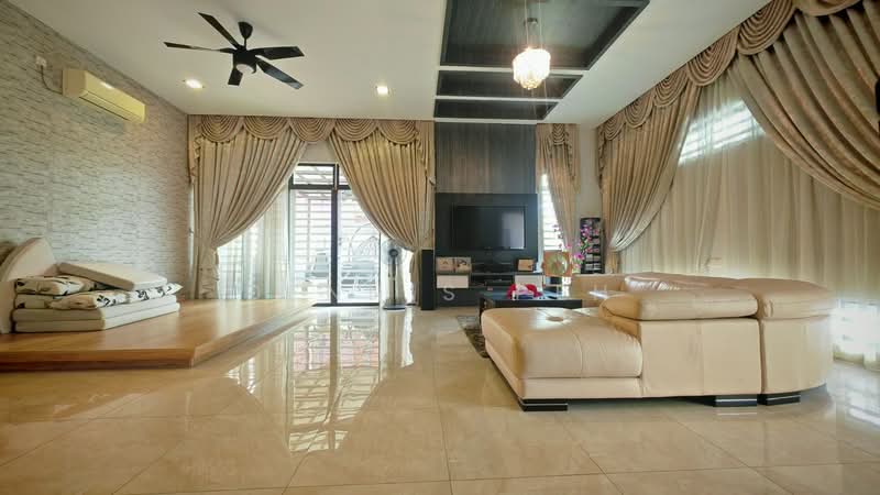 Rumah Kluster untuk Dijual di Setia Tropika (Johor Bahru) - Dennis Peh - Living Room - PropertyGuru.com.my