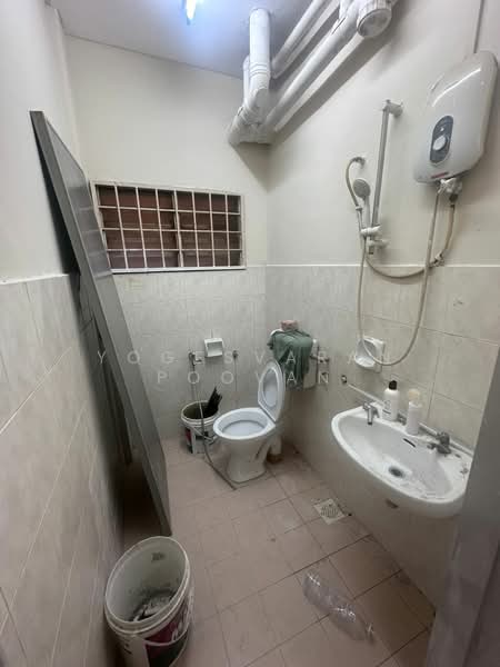 Apartment for Rent at Tropika Apartment - Yogesvaran Poovan - Bathroom - PropertyGuru.com.my