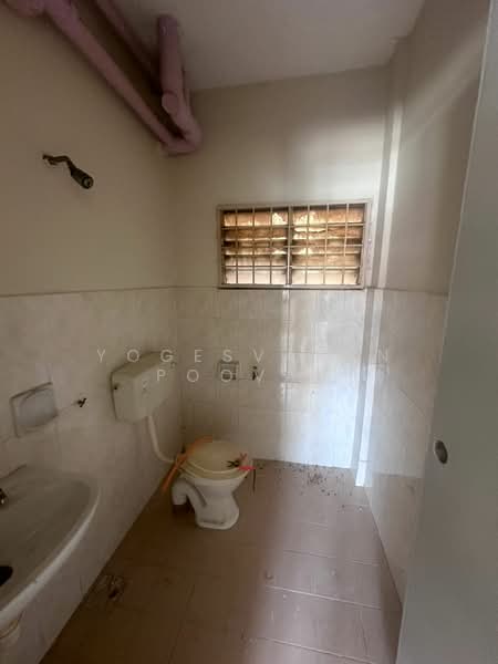 Apartment for Rent at Tropika Apartment - Yogesvaran Poovan - Bathroom - PropertyGuru.com.my