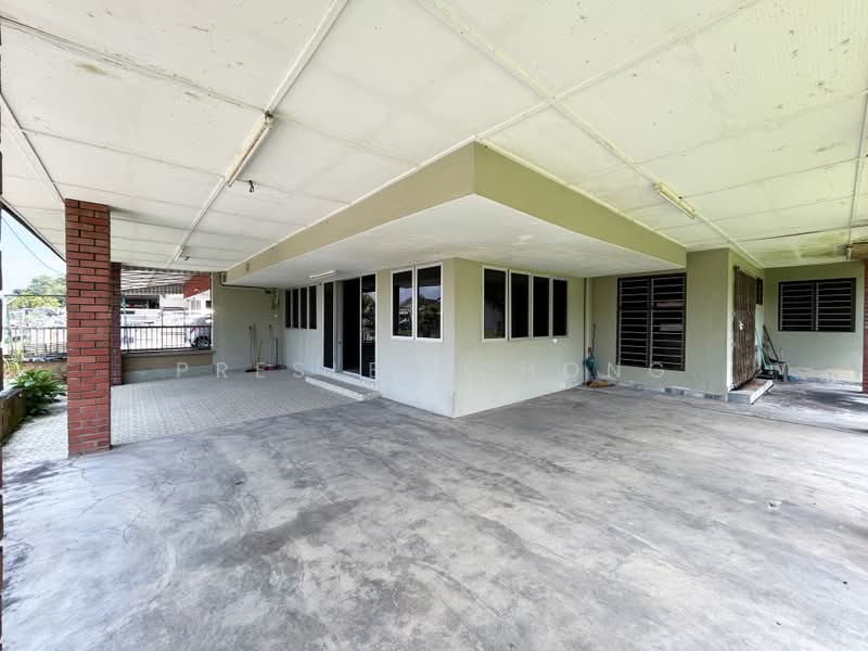 Semi-Detached House for Sale in Taman Kampar Jaya (Kampar) - Presley Chong - Car Porch - PropertyGuru.com.my
