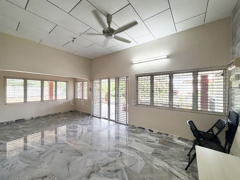 Semi-Detached House for Sale in Taman Kampar Jaya (Kampar) - Presley Chong - Living Room - PropertyGuru.com.my