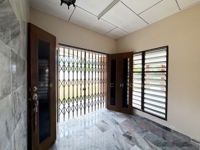 Semi-Detached House for Sale in Taman Kampar Jaya (Kampar) - Presley Chong - Dining Area link to Side Garden - PropertyGuru.com.my