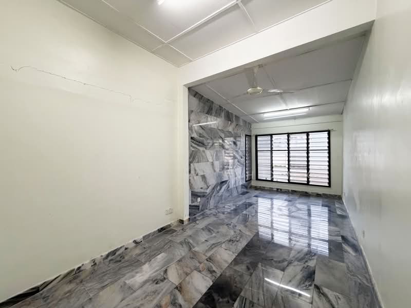 Semi-Detached House for Sale in Taman Kampar Jaya (Kampar) - Presley Chong - Bedroom 1 - PropertyGuru.com.my