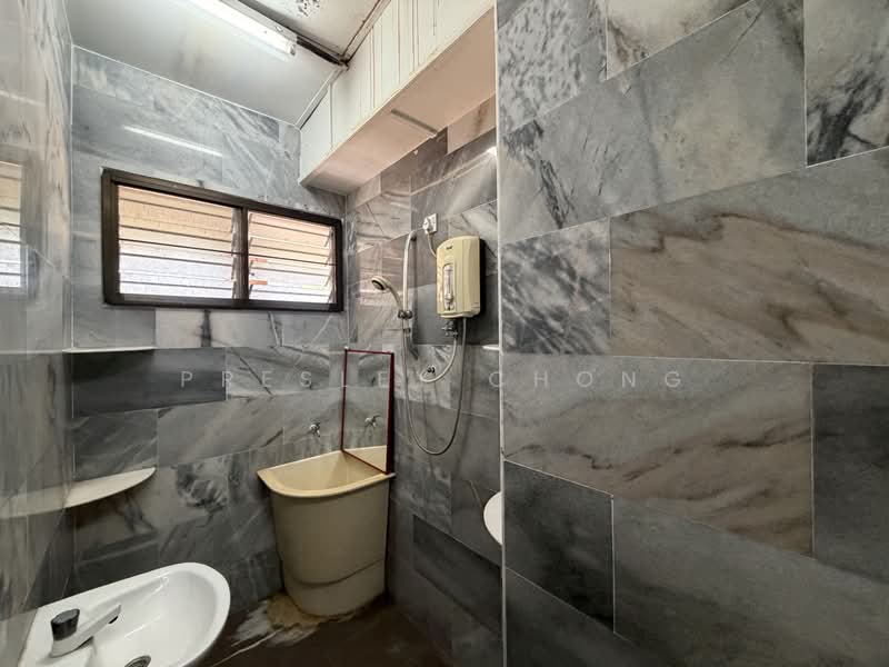 Semi-Detached House for Sale in Taman Kampar Jaya (Kampar) - Presley Chong - Bathroom 2 - PropertyGuru.com.my