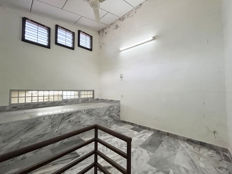 Semi-Detached House for Sale in Taman Kampar Jaya (Kampar) - Presley Chong - Bedroom 3 Loft - PropertyGuru.com.my