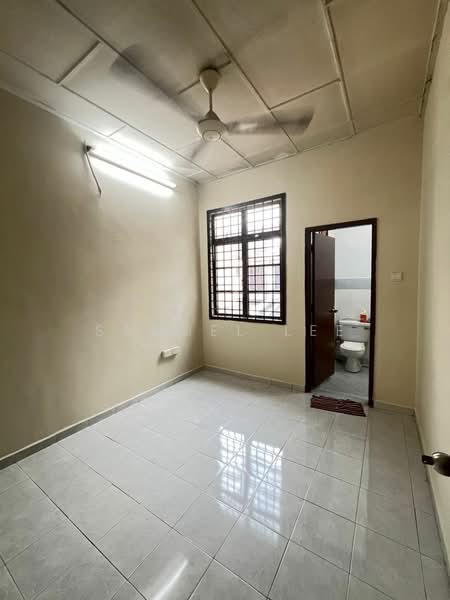 Rumah Teres 2 Tingkat untuk Disewa di Bandar Baru Permas Jaya (Permas Jaya) - Samuel Lee - Bedroom 2 - PropertyGuru.com.my