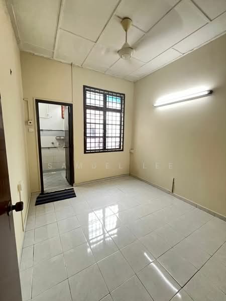 Rumah Teres 2 Tingkat untuk Disewa di Bandar Baru Permas Jaya (Permas Jaya) - Samuel Lee - Bedroom 1 - PropertyGuru.com.my