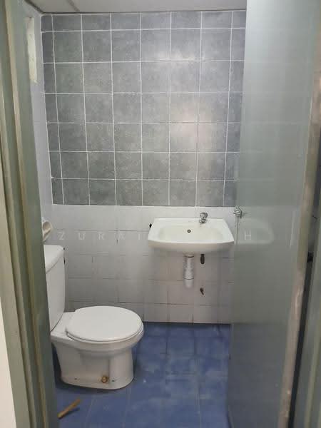 Pangsapuri untuk Dijual di Ilham Apartment - Zuraini Soh - Bathroom - PropertyGuru.com.my