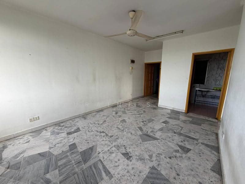 Pangsapuri untuk Dijual di Ilham Apartment - Zuraini Soh - Living Room - PropertyGuru.com.my