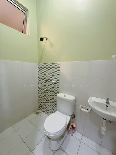 Rumah Teres 2 Tingkat untuk Disewa di Taman Setia Indah (Tebrau) - Apple Chey - Bathroom - PropertyGuru.com.my