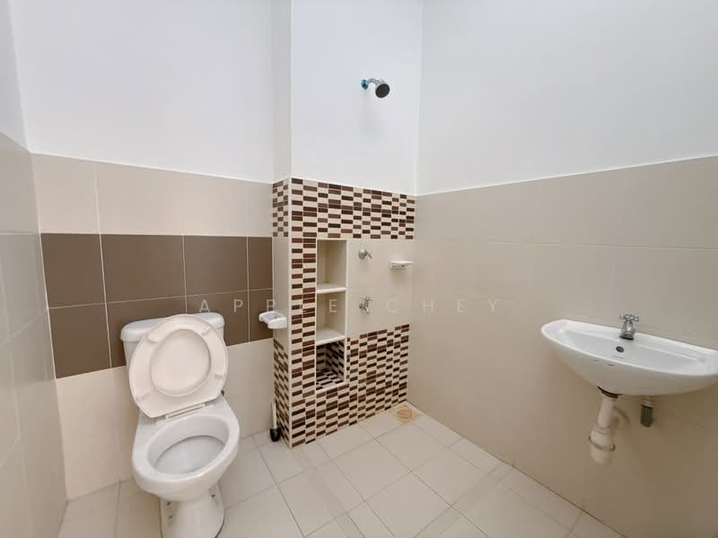 Rumah Teres 2 Tingkat untuk Disewa di Taman Setia Indah (Tebrau) - Apple Chey - Bathroom - PropertyGuru.com.my