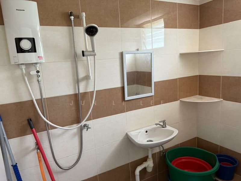 Pangsapuri untuk Disewa di Sri Impian Apartment - Jun Li Lee - Bathroom - PropertyGuru.com.my