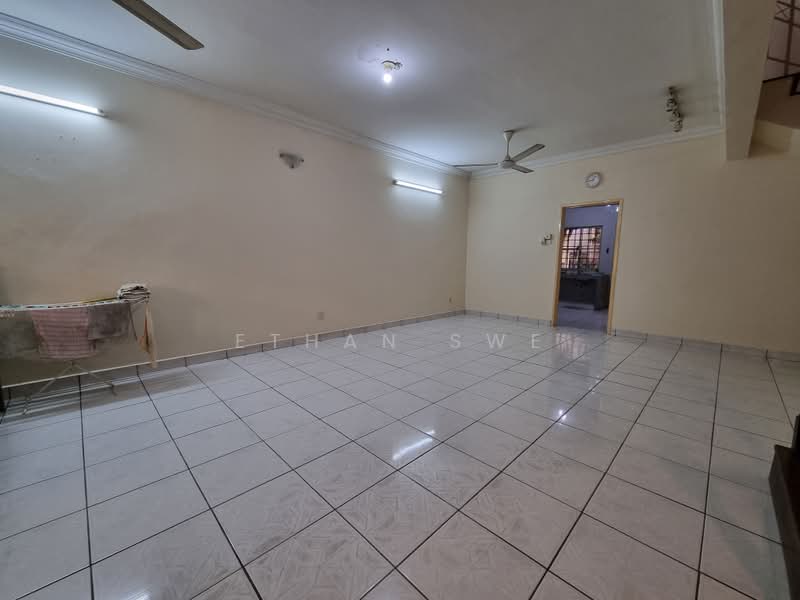 2-storey Terraced House for Sale in Bukit Rahman Putra (Sungai Buloh) - Ethan Swe - Living Room - PropertyGuru.com.my