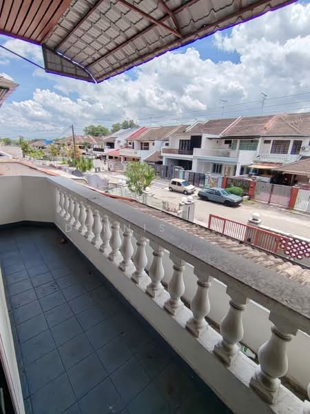 2-storey Terraced House for Sale in Taman Daya (Johor Bahru) - Dennis Peh - Balcony - PropertyGuru.com.my