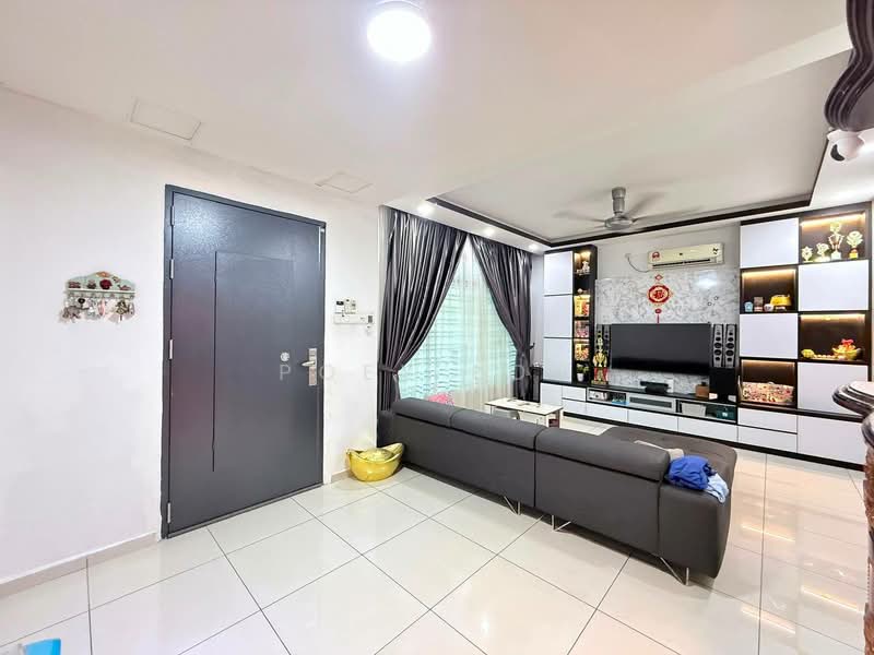 Rumah Teres 2 Tingkat untuk Dijual di Pekan Nanas (Johor) - Poey Loh - Living Room - PropertyGuru.com.my