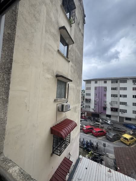 Apartment for Sale at Pangsapuri Subang Suria - Zuraini Soh - Endlot view - PropertyGuru.com.my