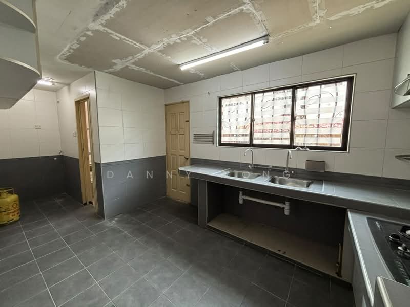 Rumah Teres 2 Tingkat untuk Disewa di Kota Emerald (Rawang) - Danny Wong - Kitchen - PropertyGuru.com.my