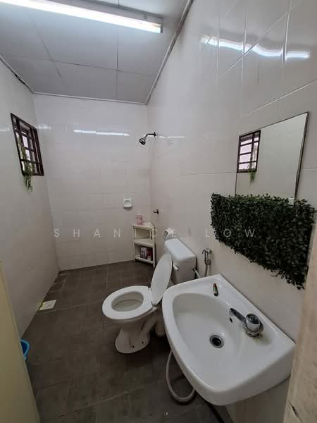 Rumah Teres 2 Tingkat untuk Disewa di Taman Putra Prima (Puchong) - Shanice Low - Bathroom - PropertyGuru.com.my