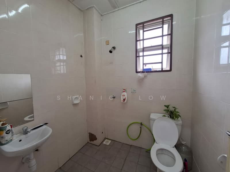 2-storey Terraced House for Rent in Taman Putra Prima (Puchong) - Shanice Low - Bathroom - PropertyGuru.com.my